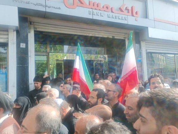 وداع با شهدای اقتدار با حضور جمعی از مدیران ارشد بانک مسکن وداع با شهدای اقتدار با حضور جمعی از مدیران ارشد بانک مسکن