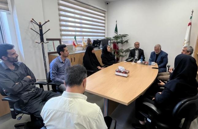 بازدید سرزده دکتر حسنپور نماینده مردم کرمان در مجلس شورای اسلامی از بانک صنعت و معدن این استان/ تأکید بر حمایت جدی نظام بانکی از تولید و اشتغال بازدید سرزده دکتر حسنپور نماینده مردم کرمان در مجلس شورای اسلامی از بانک صنعت و معدن این استان/ تأکید بر حمایت جدی نظام بانکی از تولید و اشتغال