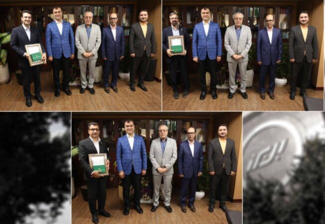 تقدیر مدیرعامل بیمه البرز از مدیران برجسته در حادثه بندر شهید رجایی تقدیر مدیرعامل بیمه البرز از مدیران برجسته در حادثه بندر شهید رجایی