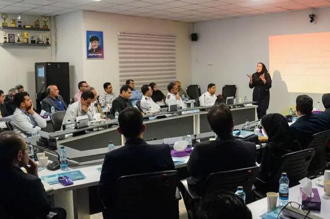 نشست «ارتقای فرهنگ کار» با حضور جمعی از صنایع و ادارات منطقه در فولاد کویر برگزار شد نشست «ارتقای فرهنگ کار» با حضور جمعی از صنایع و ادارات منطقه در فولاد کویر برگزار شد