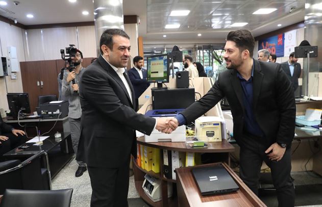 بازدید نجارزاده از برخی شعب انتقال یافته بانک سابق آینده به بانک ملی ایران/ استمرار بی وقفه خدمات به مردم و تمرکز بر مشتری مداری بازدید نجارزاده از برخی شعب انتقال یافته بانک سابق آینده به بانک ملی ایران/ استمرار بی وقفه خدمات به مردم و تمرکز بر مشتری مداری