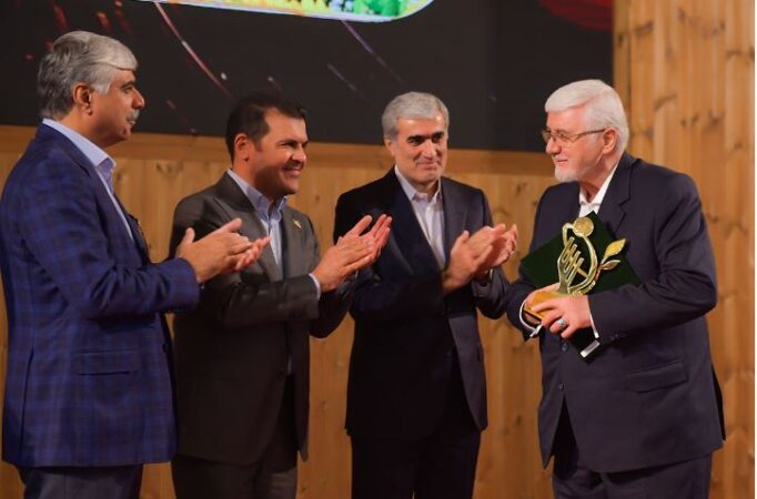 مدیرعامل بانک پاسارگاد عنوان ملی «فرد اثرگذار در تأمین مالی فناوری و نوآوری ایران» را دریافت کرد مدیرعامل بانک پاسارگاد عنوان ملی «فرد اثرگذار در تأمین مالی فناوری و نوآوری ایران» را دریافت کرد