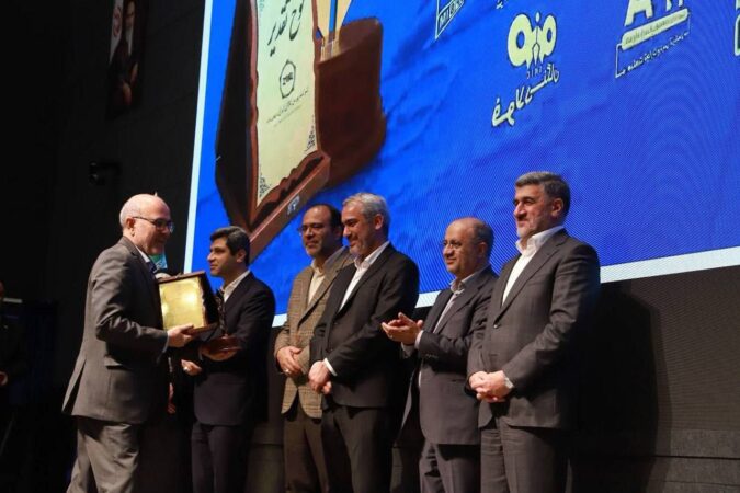 کسب تندیس برتر در سومین همایش برترینهای بورس کالای ایران کسب تندیس برتر در سومین همایش برترینهای بورس کالای ایران