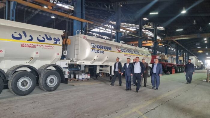 بازدید مدیر استانی بانک صنعت و معدن از مجتمع اروم صنعت سامان؛ تأکید بر حمایت از قطب تریلرسازی کشور