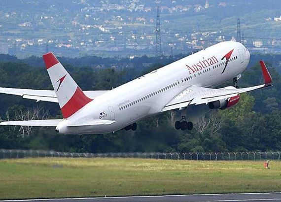 ورود نخستین پرواز شرکت هواپیمایی «آسترین» به شهر فرودگاهی امام(ره)