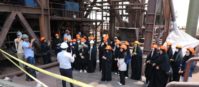 بازدید جمعی از دانشگاهیان هرمزگان از شرکت صبا فولاد خلیج فارس در قالب دوره روایت پیشرفت “صمت انقلاب”