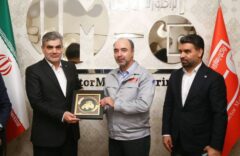 تجلیل گروه صنعتی تراکتورسازی ایران از مدیرعامل بانک قرض‌الحسنه مهر ایران