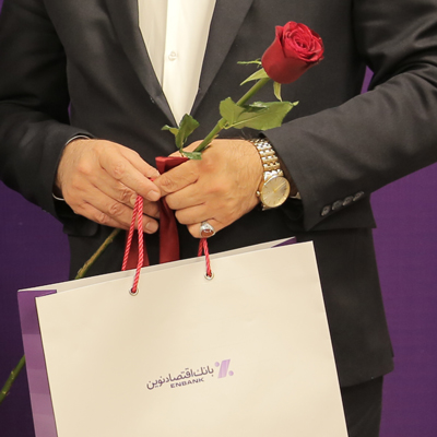 اهدای جوایز برندگان قرعه کشی سیزدهمین دوره جشنواره قرض‌الحسنه بانک اقتصادنوین