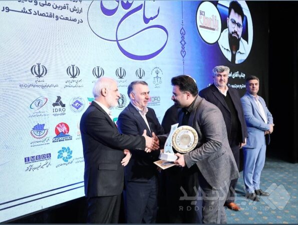 نشان عالی مدیر سال ۱۴۰۴ به امید کوهی رسید/ درخشش مجتمع پتاس خوروبیابانک