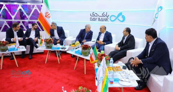 ادامه رایزنی‌ها در غرفه بانک دی، در پنجمین روز نمایشگاه کیش اکسپو