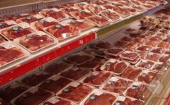 عرضه روزانه ۴۰ تن گوشت وارداتی در تهران/ قیمت گذاری با نظر سازمان حمایت