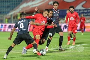 دیدار پرسپولیس و تراکتور به تعویق افتاد