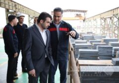 بازدید عضو هیئت‌ مدیره شرکت فولاد اکسین خوزستان از نواحی مختلف کارخانه و روند تعمیرات خط تولید