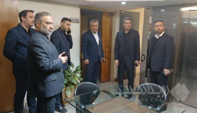 بازدید مدیر عامل بانک سینا از واحد های ستادی و تقدیر از همکاران در شرایط جنگی