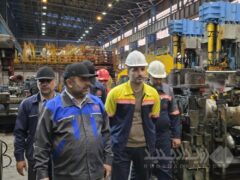 حضور میدانی مدیرعامل شرکت صنایع آهن و فولاد سرمد در خط مقدم تولید در تعطیلات نوروز و شرایط جنگ تحمیلی