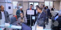 مدیرعامل بانک دی در شرایط خاص پای صحبت مشتریان نشست