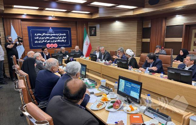 بازدید مجمع نمایندگان تهران از شرکت پالایش نفت تهران و شهرک انرژی ری / بررسی راهکارهای مقابله با ناترازی انرژی و بازسازی زیرساخت‌های آسیب‌دیده