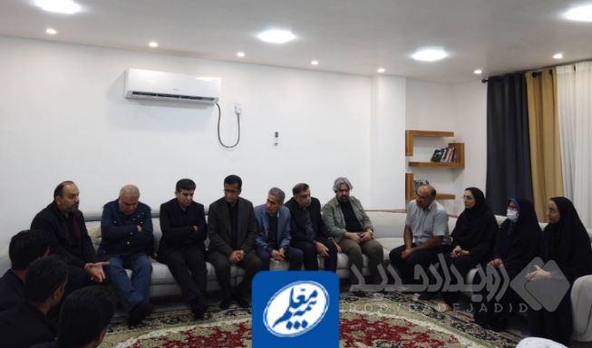 دیدار مدیرعامل بیمه معلم با خانواده شهدای دانش‌آموز در میناب