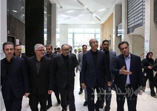 استاندار کرمانشاه به همراه دکتر پرتوافکنان عضو هیأت مدیره بانک سپه با حضور در بیمارستان حکیم از بخش‌های مختلف این مرکز درمانی بازدید کردند