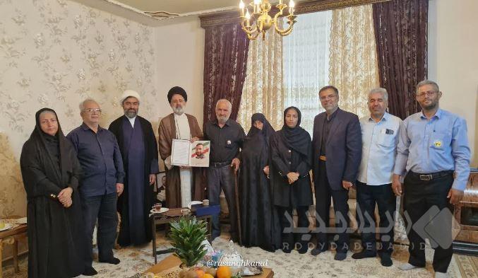 ابلاغ سلام رهبر معظم انقلاب به خانواده شهدا در گرمسار