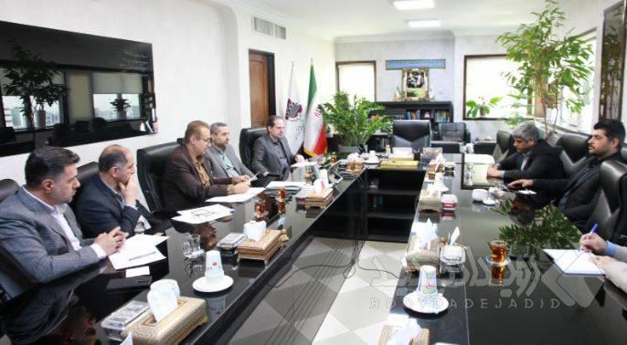 نشست مشترک عضو کمیسیون عمران مجلس و سرپرست ایزیپو برای رفع موانع زیرساختی شهرک‌های صنعتی