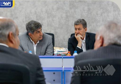 فولاد مبارکه در خط مقدم پروژه انتقال آب دریا به اصفهان