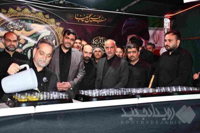 قدردانی معاون توسعه مدیریت و منابع وزارت اقتصاد از موکب بیمه ایران در مراسم تدفین امام شهید در مشهد