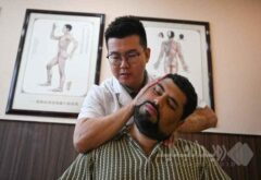 استقبال گردشگران خارجی از طب سنتی چین در سانیا
