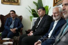 دیدار افشین خانی با خانواده اولین شهید بانک صادرات ایران/ تاکید بر الگوبرداری از سیره شهدا در خدمت‌رسانی به مردم