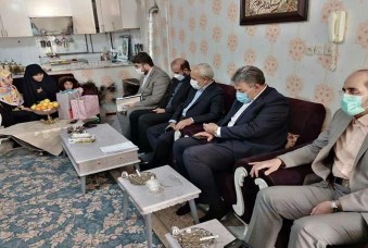 دیدار مدیرعامل سازمان تأمین‌اجتماعی با خانواده همکار شهید مدافع حرم، جواد حسن‌زاده